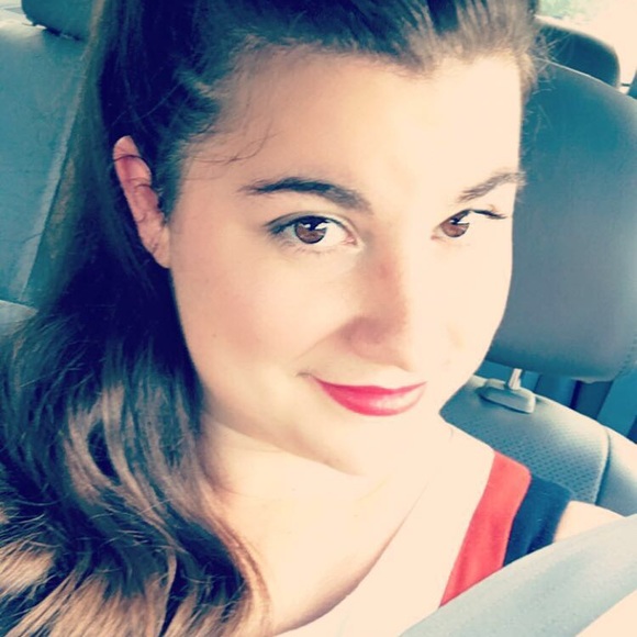 Meet your Posher, Gabriella - Picture 4 of 5